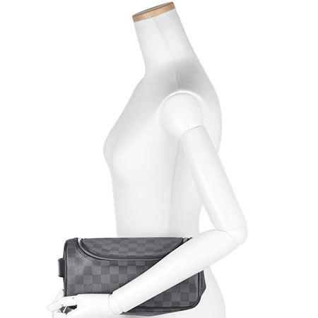 LOUIS VUITTON（ルイ・ヴィトン） トワレポーチ ダミエグラフィット