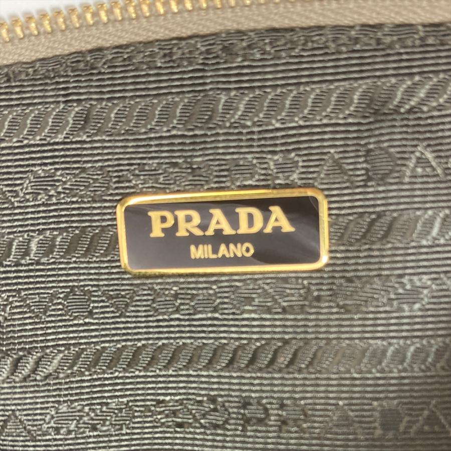 PRADA ポーチ グレー レザー ゴールド金具 PRADA（プラダ） ポーチ