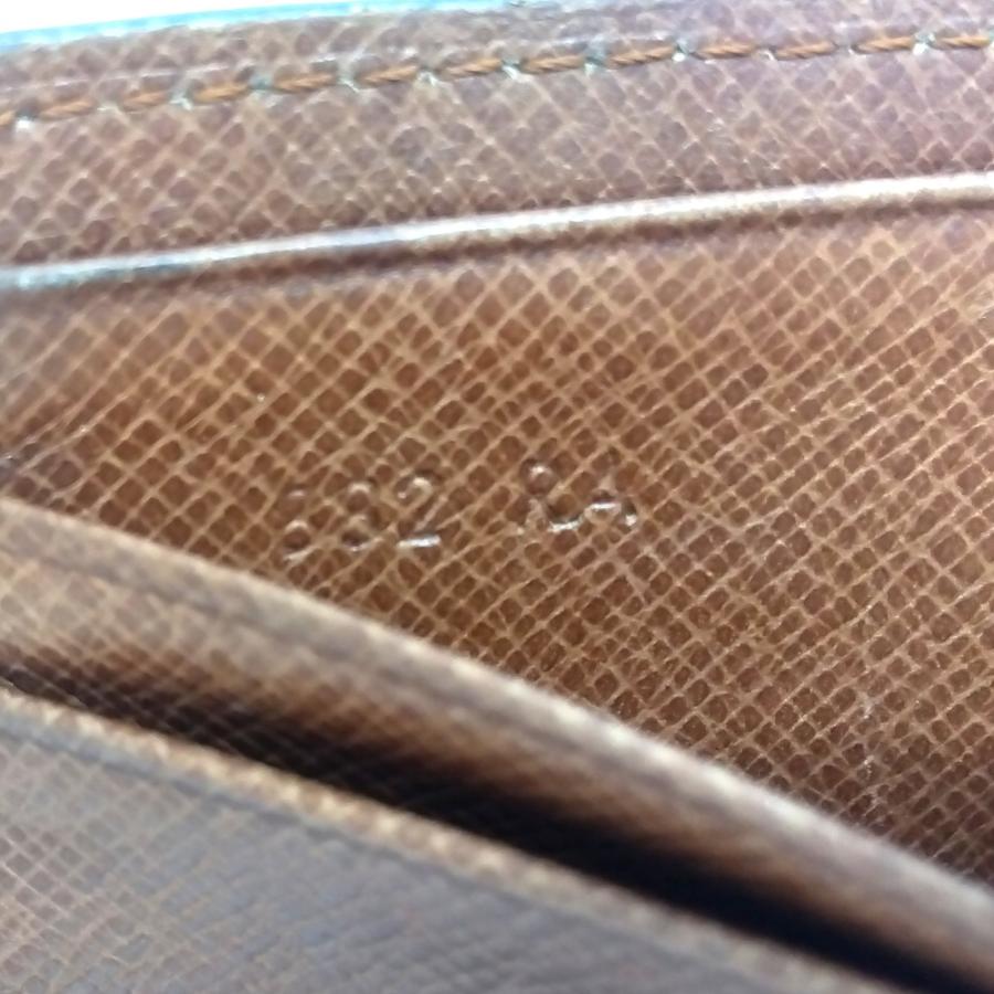 LOUIS VUITTON（ルイ・ヴィトン） ポルト ビエ・モネ 二つ折り財布
