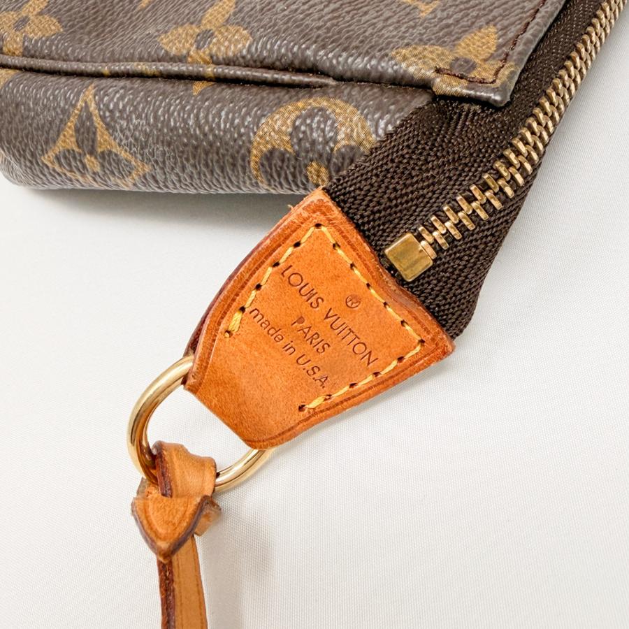 LOUIS VUITTON ルイヴィトン モノグラム アクセサリーポーチ M51980