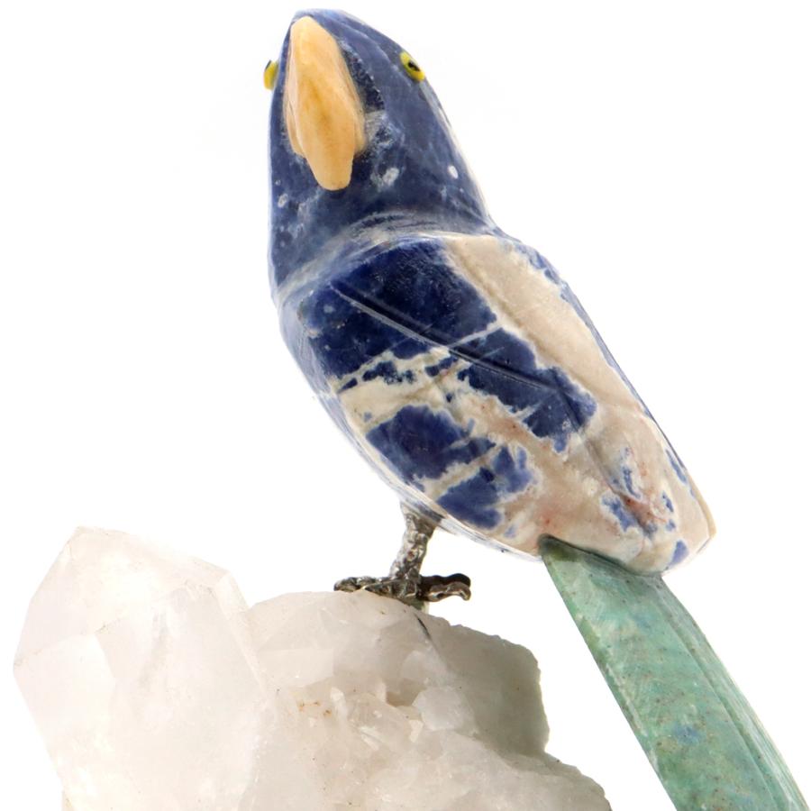 緑石に、鳥彫り物 緑石に、鳥彫り物