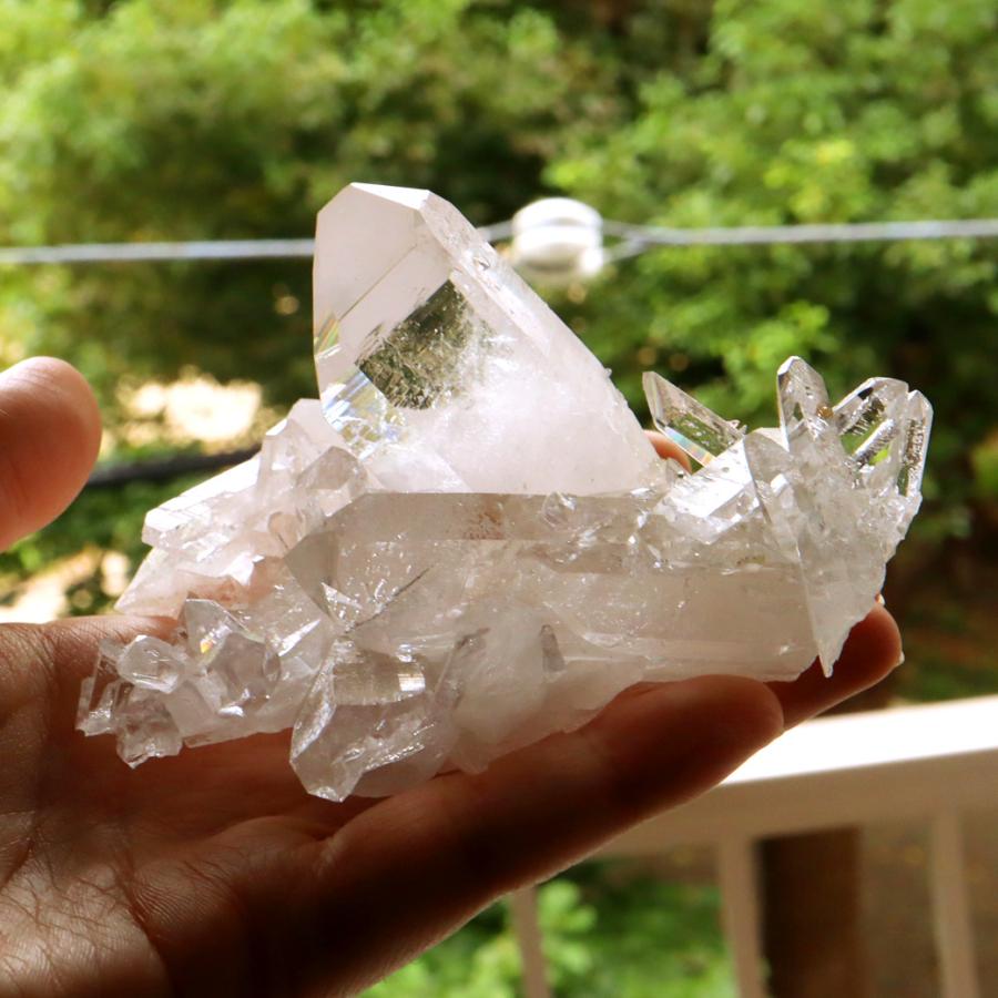 お値打ち　高品質　ブラジル産　水晶クラスター　透明度あり GOLD STONE 天然 水晶 クラスター 228g ブラジル ゼッカ産 透明感が