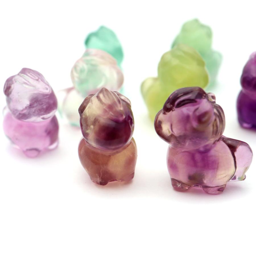 馬 2026年 干支 午 置き物 フローライト イエロー グリーン パープル