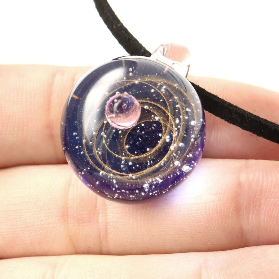 ガラスの中に宇宙を閉じ込めた 耐熱ガラス アート ペンダント 惑星 