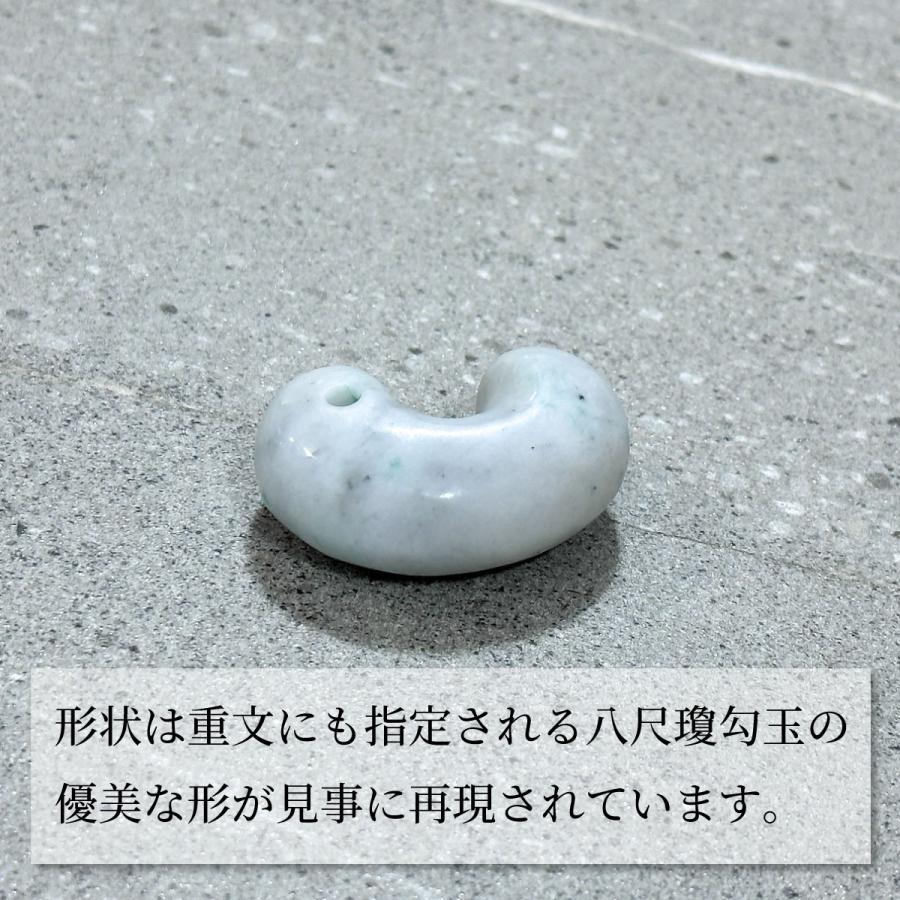 【極上大珠】糸魚川翡翠 勾玉 約40mm 武藤玄功作 手磨き 一点物 国産天然石 ヒスイ お守り パワーストーン 八尺瓊勾玉型の画像