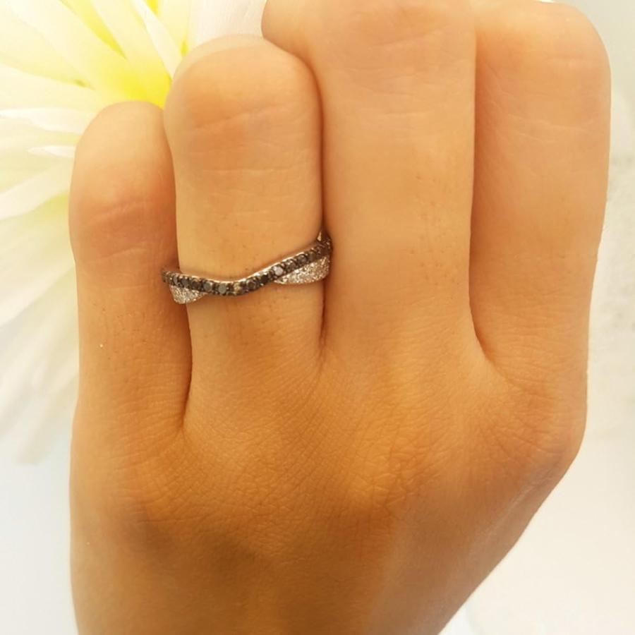 【並行輸入品】0.36カラットCTW14 Kゴールドラウンドブラックホワイトダイヤモンド結婚記念バンドスタッカブルリング1 / 3 ct (USA リの画像
