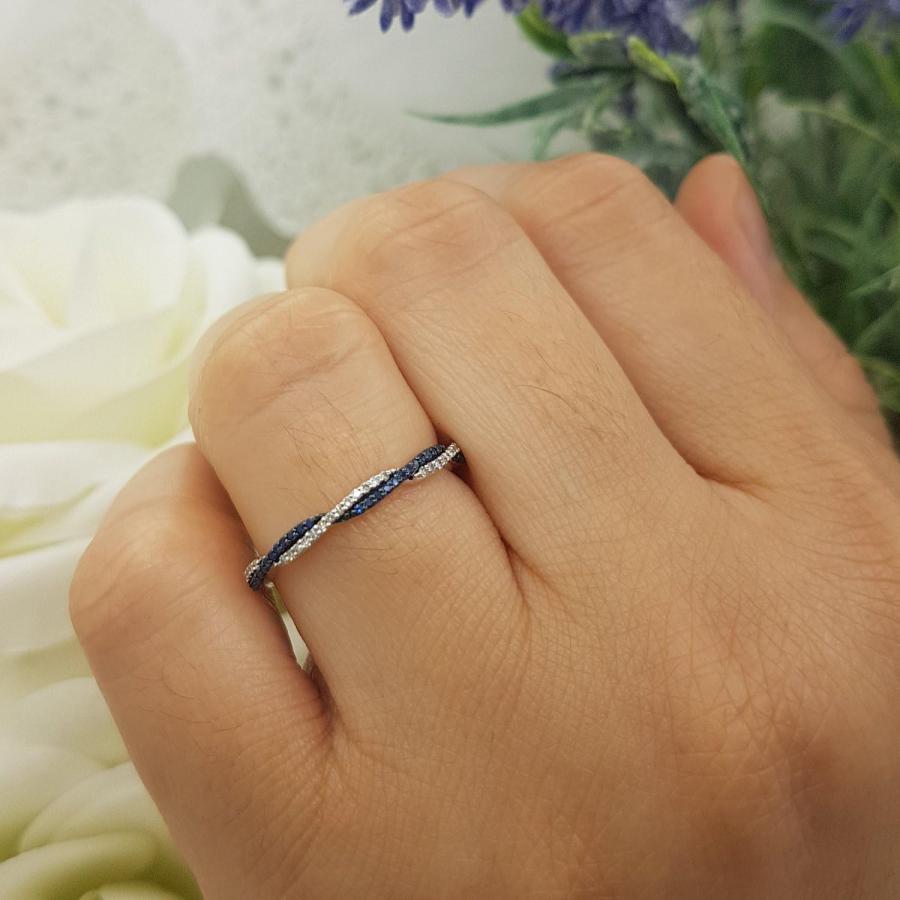 【並行輸入品】10 Kゴールドラウンドブルーサファイア&ホワイトダイヤモンドレディース結婚記念バンドSwirlスタッカブルリング USA リング サイの画像