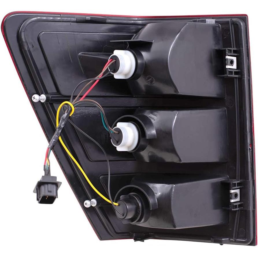 【並行輸入品】Brock 交換用助手席テールライト 電球ソケットと配線付き 2005-2006 グランドチェロキー 55156614AFに対応の画像