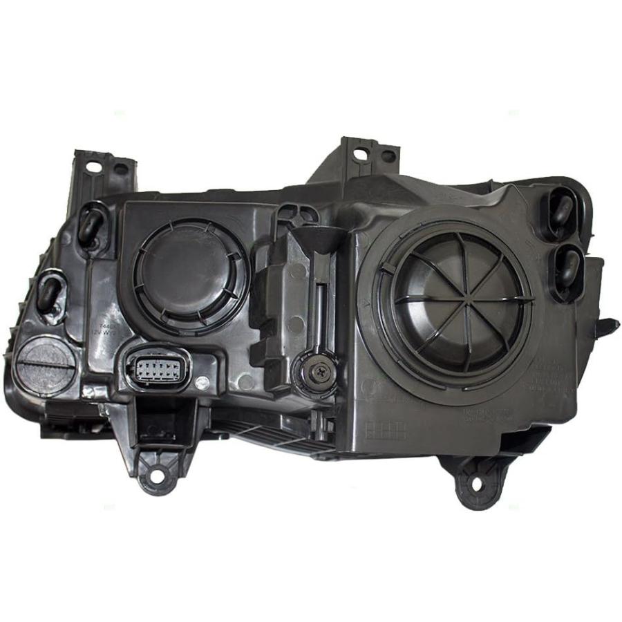 【並行輸入品】Brock Replacement Passenger Halogen Headlight with Chrome Bezel Compの画像