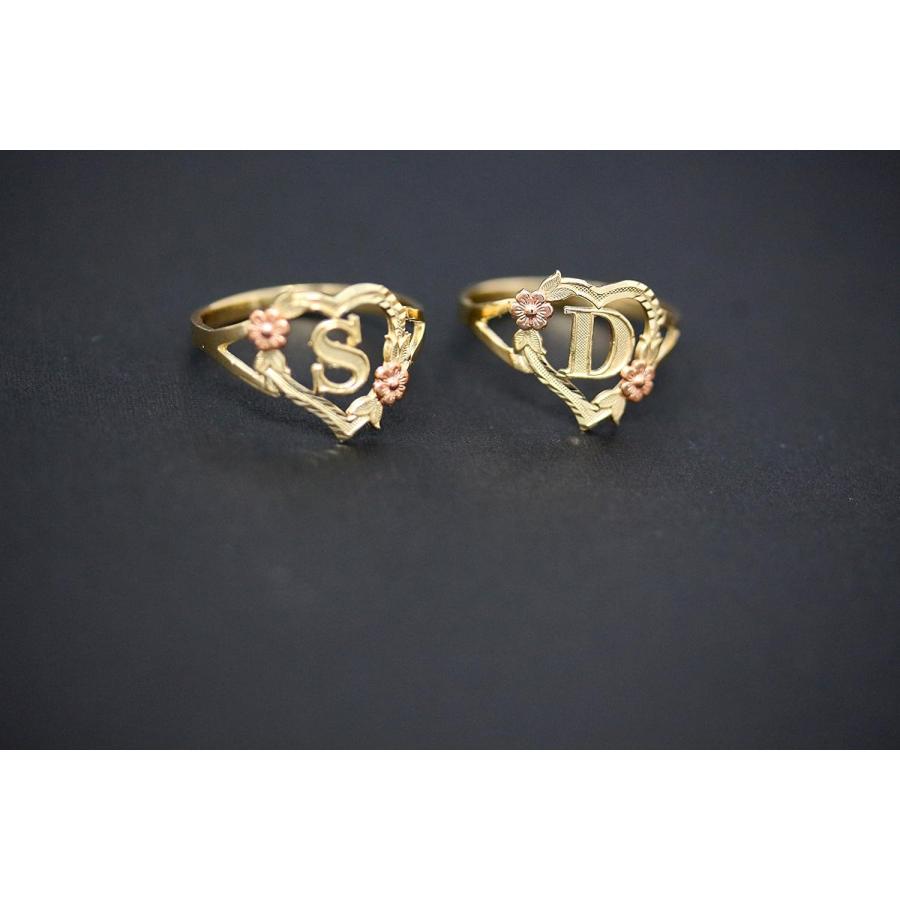 【並行輸入品】calirosejewelry 14 Kゴールド初期アルファベットPersonalizedハートリング   Letter Eの画像