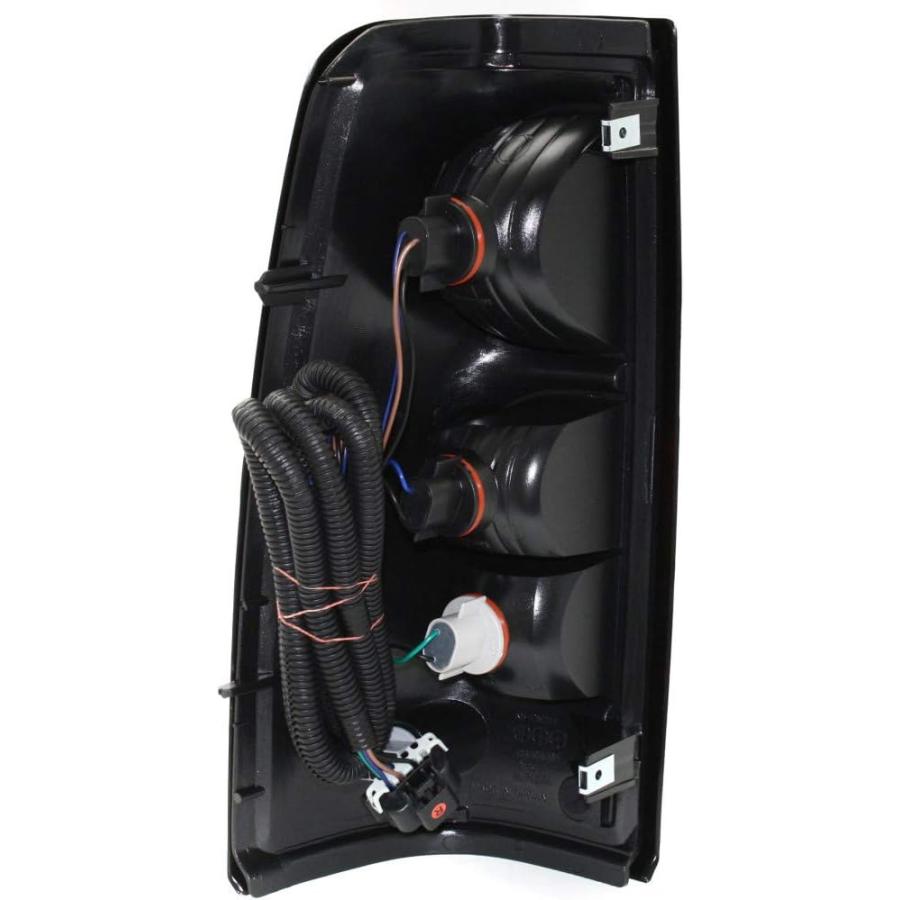 【並行輸入品】CarLights360: For 2004 2005 2006 Chevy Silverado 3500 Tail Light Ass_1