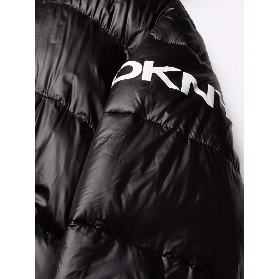 【並行輸入品】DKNY メンズ 防水 ウルトラロフト フード付きロゴ パファージャケット US サイズ: Large カラー: ブラック DKNの画像