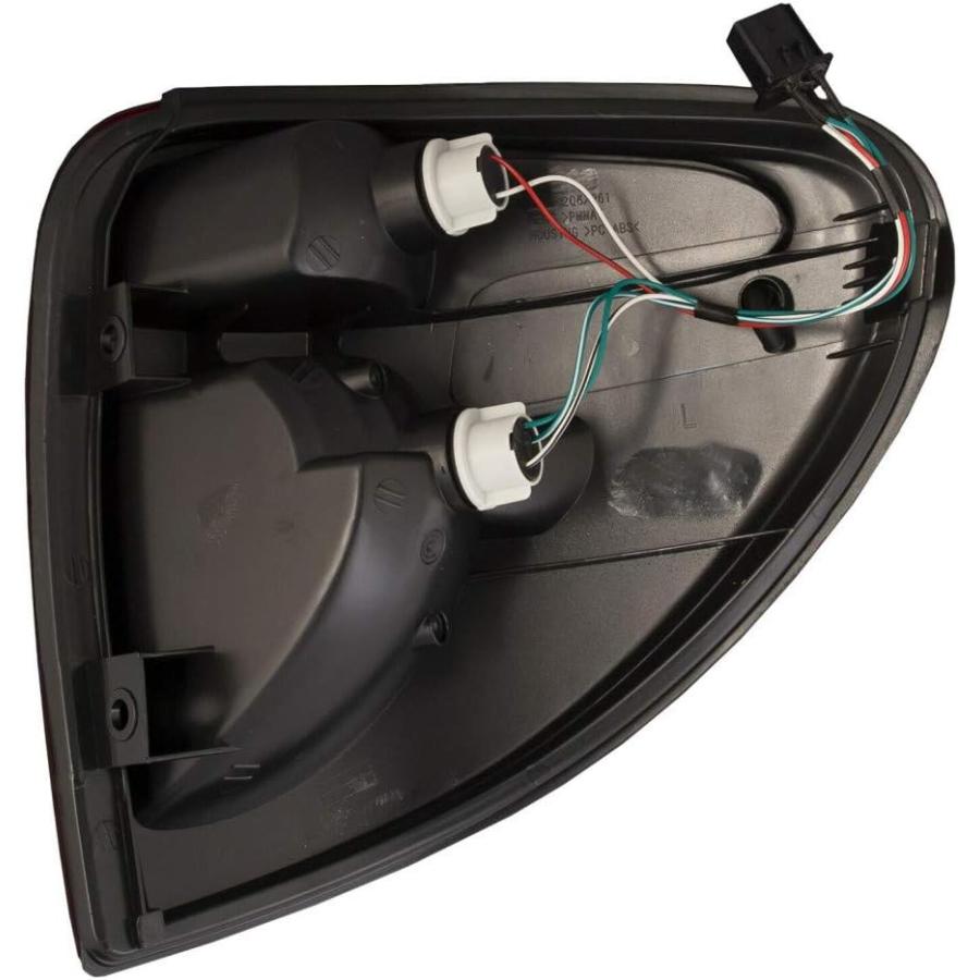 【並行輸入品】Compatible With Chrysler Town \u0026 Country Tail Light Assembly 2004 05の画像