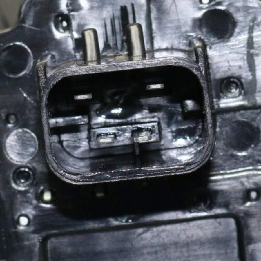 【並行輸入品】Compatible With Chrysler Town \u0026 Country Tail Light Assembly 2004 05の画像
