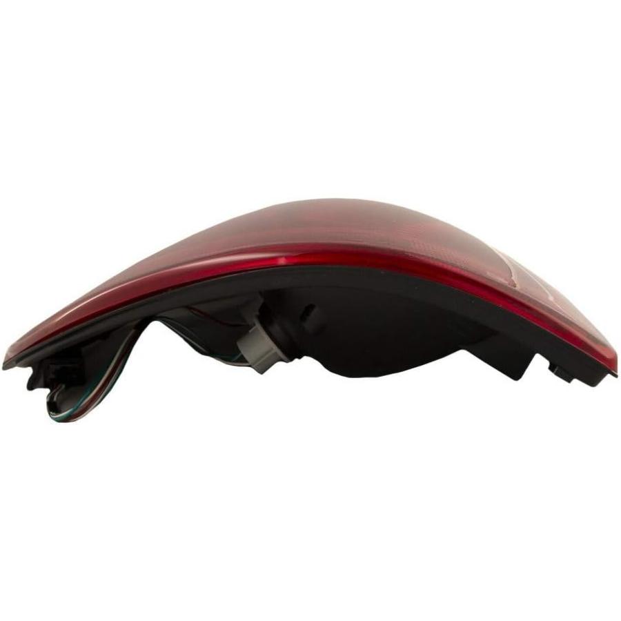 【並行輸入品】Compatible With Chrysler Town \u0026 Country Tail Light Assembly 2004 05の画像