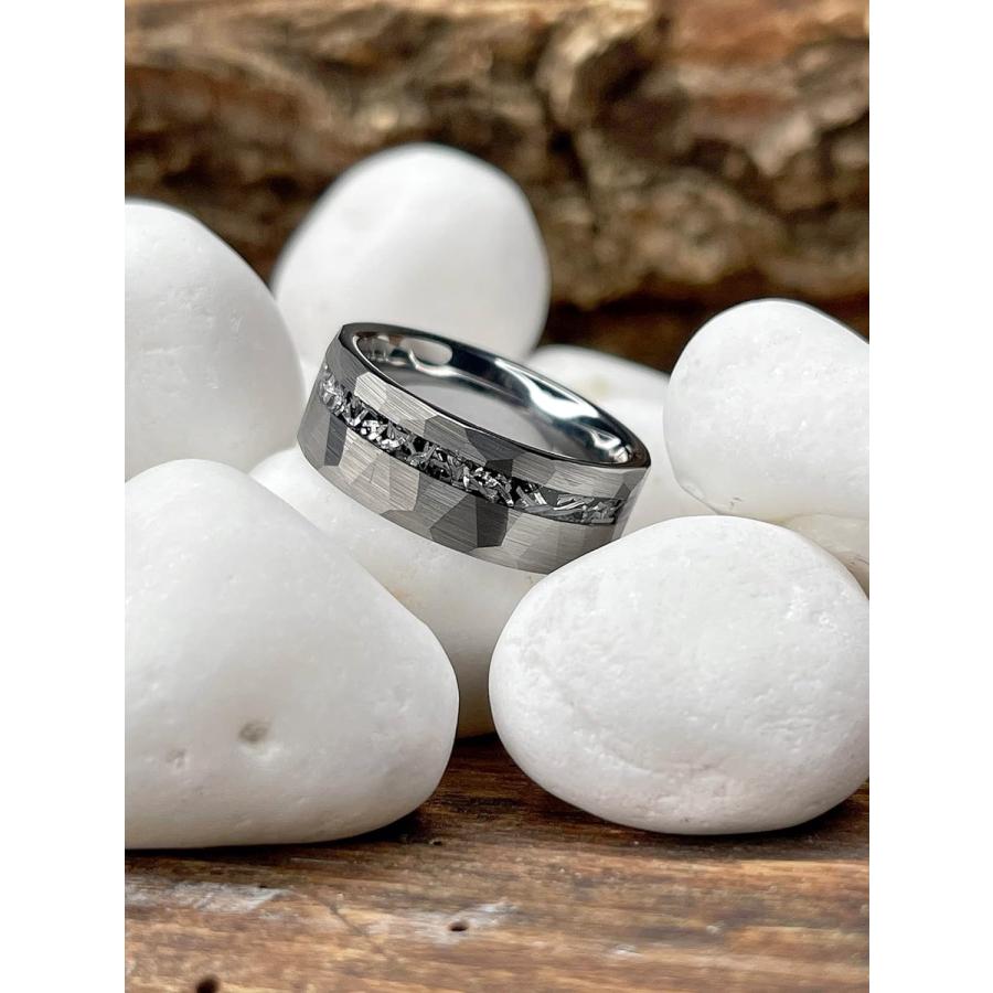 【並行輸入品】Metal Masters Co. メンズ タングステンカーバイドリング 槌目加工 隕石 結婚指輪 8mm シルバートーン ブラックの画像