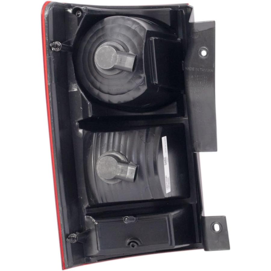 【並行輸入品】Right Tail Light Compatible with 2008-2010 Chrysler Town \u0026 Countryの画像