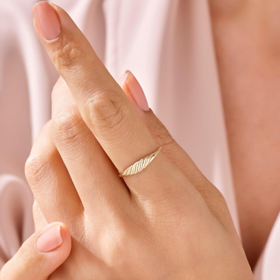 【並行輸入品】14K ソリッドゴールド ツイストスタッキングリング レディース スタッカブル スモール クロワッサン ツイストリング 細い 重ねの画像