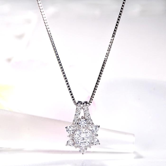 Pt900 0.77ct フラワー ダイヤモンドペンダント 送料無料 Pt プラチナ 0.3カラット 人気 上品 ４月 誕生石 クリスマス プレゼント 花 Hカラー SIクラス GUPD1529の画像