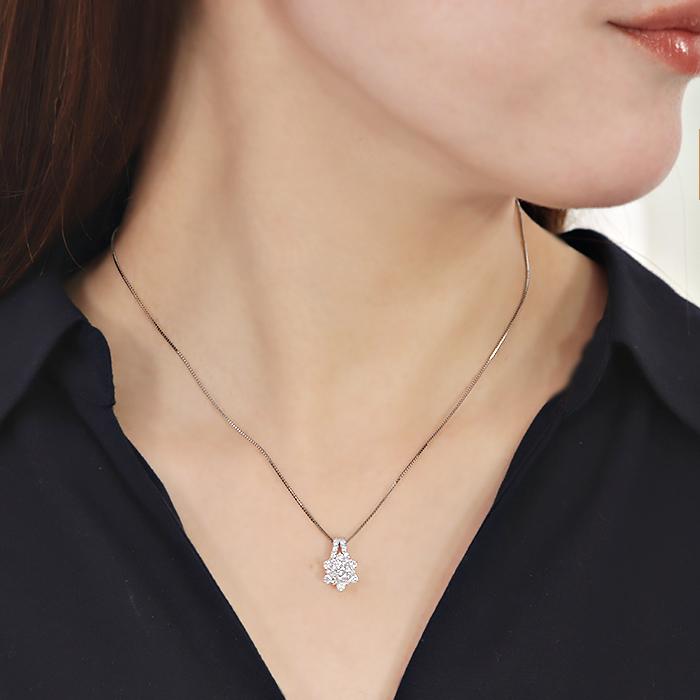 Pt900 0.77ct フラワー ダイヤモンドペンダント 送料無料 Pt プラチナ 0.3カラット 人気 上品 ４月 誕生石 クリスマス プレゼント 花 Hカラー SIクラス GUPD1529の画像