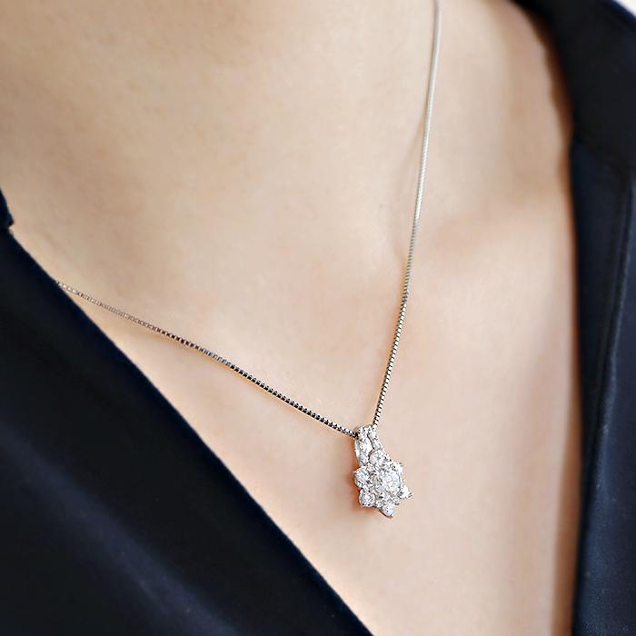 Pt900 0.77ct フラワー ダイヤモンドペンダント 送料無料 Pt プラチナ 0.3カラット 人気 上品 ４月 誕生石 クリスマス プレゼント 花 Hカラー SIクラス GUPD1529の画像