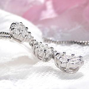 pt9001.0ct フラワー ダイヤモンド ネックレスの画像
