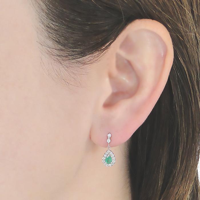 エメラルド、ダイヤPT900ピアス。美品！ Pt900 エメラルド ダイヤモンド ピアス 送料無料 PT プラチナ 揺れる