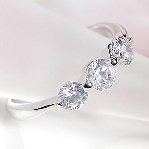 pt900 プラチナ ダイヤモンド ダイヤ 指輪 リング SIクラス 0.7ct 3石 シンプル 大粒 GUR1107の画像