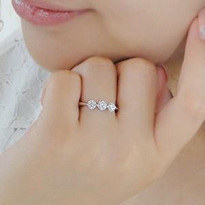 pt900 プラチナ ダイヤモンド ダイヤ 指輪 リング SIクラス 0.7ct 3石 シンプル 大粒 GUR1107の画像
