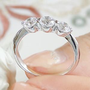 pt900 プラチナ ダイヤモンド ダイヤ 指輪 リング SIクラス 0.7ct 3石 シンプル 大粒 GUR1107の画像