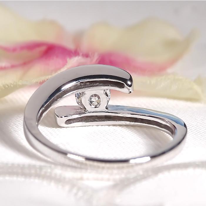Pt900 0.41ct ダイヤモンド リング 送料無料 指輪 結婚 婚約  Hカラー SIクラス 華やか 1粒 個性的 プラチナ ダイヤ エンゲージ  大粒 一粒 上品 人気 GUR1540の画像
