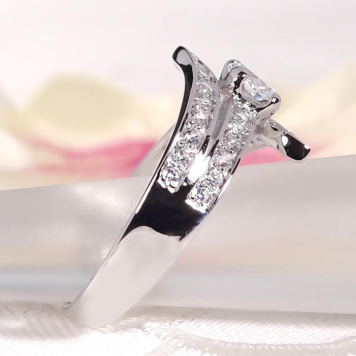 Pt900 0.70ct ダイヤモンド リング 送料無料 指輪 結婚 婚約  Hカラー SIクラス 個性的 2連風 プラチナ ダイヤ エンゲージ  大粒 一粒 上品 人気 GUR1542の画像