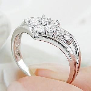pt900 プラチナ ダイヤモンド ダイヤ 指輪 リング アニバーサリー テンダイヤモンド 10粒 10石 フラワー 花 0.5ct 10年目 V字 上品 GUR771の画像