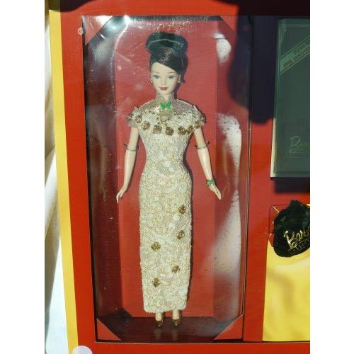 在庫有り・即納 Hong Kong 1998 Anniversary Edition Golden Qi-Pao Barbie with Commemo 並行輸入