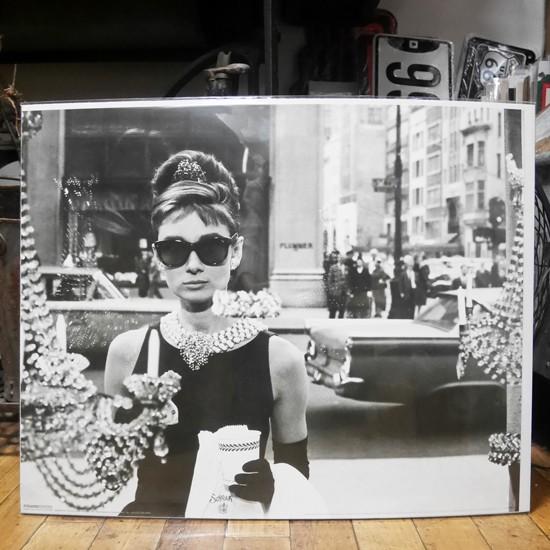 ポスター オードリーヘップバーン ティファニーで朝食を Window Pos B 49a アメリカン雑貨のグッズファーム 通販 Yahoo ショッピング