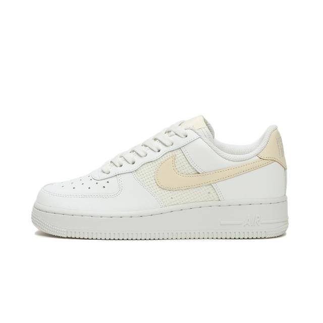 NIKE（ナイキ） NIKE WMNS AIR FORCE 1 07 ESS CREAM LIGHT FOSSIL