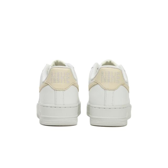 NIKE（ナイキ） NIKE WMNS AIR FORCE 1 07 ESS CREAM LIGHT FOSSIL