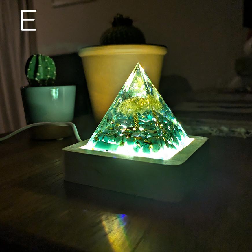 光る ピラミッド オルゴナイト クリスタル LED 照明台 幻想的 光る ピラミッド オルゴナイト クリスタル LED 照明台 幻想的