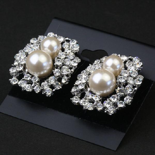 ☘️新品未使用*SWAROVSKI*ゴー☆ジャス♡ピアス*2点セット箱入り♡ SWAROVSKI スワロフスキーAttract Trilogyピアス 追跡送料関税込