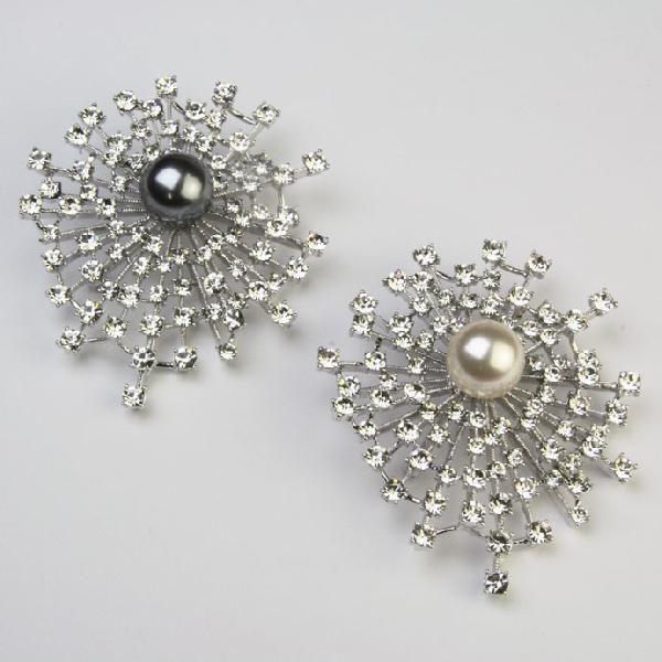 SWAROVSKI（スワロフスキー） ブローチ 卒業式 パール 花 パール