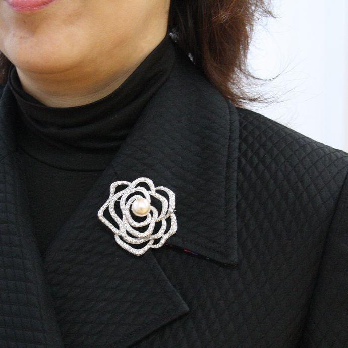 SWAROVSKI（スワロフスキー） ブローチ 卒業式 真珠 パール コサージュ
