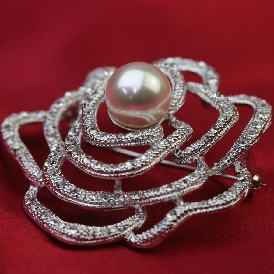 SWAROVSKI（スワロフスキー） ブローチ 卒業式 真珠 パール コサージュ