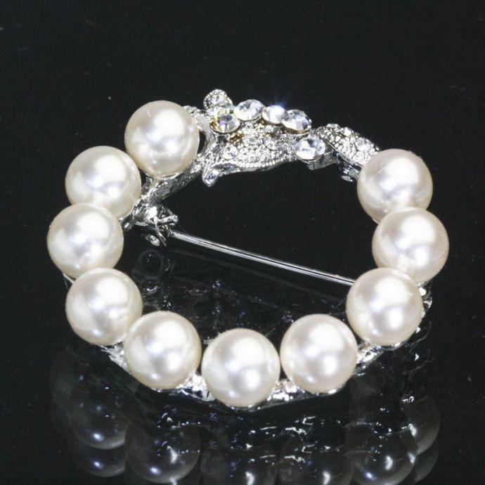 SWAROVSKI（スワロフスキー） ブローチ 卒業式 パール おしゃれ 卒園式