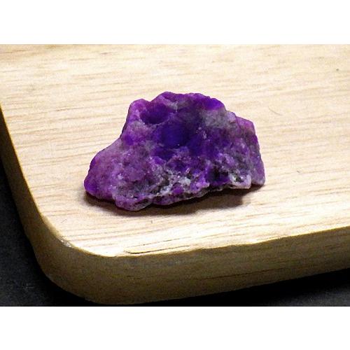スギライト ２１カラット sugilite 簡易鑑別付き 杉石 スジライト 原石  ヒーリングストーン 南アフリカ共和国 送料無料 No.０２の画像