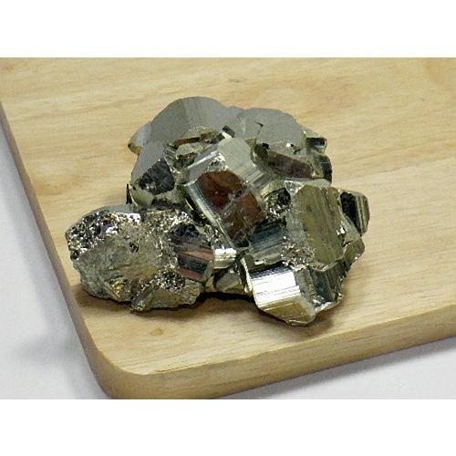 パイライト １９２ｇ 鑑別書付き クション Pyrite 黄鉄鉱 パイライトクラスター 原石 ペルー・ワンサラ鉱山産 全国送料無料 No.１７の画像