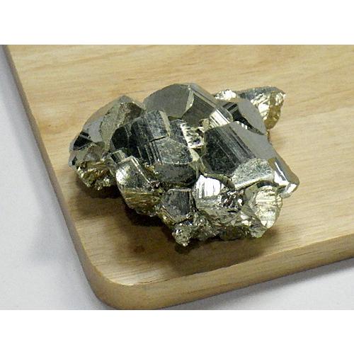 パイライト １９２ｇ 鑑別書付き クション Pyrite 黄鉄鉱 パイライトクラスター 原石 ペルー・ワンサラ鉱山産 全国送料無料 No.１７の画像