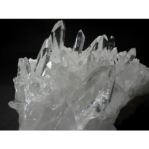 天然水晶クラスター ７１３ｇ クリスタルクラスター 台座クッション付き Crystal Quartz トマスゴンサガ産 高品質 全国送料無料 No.１０３の画像