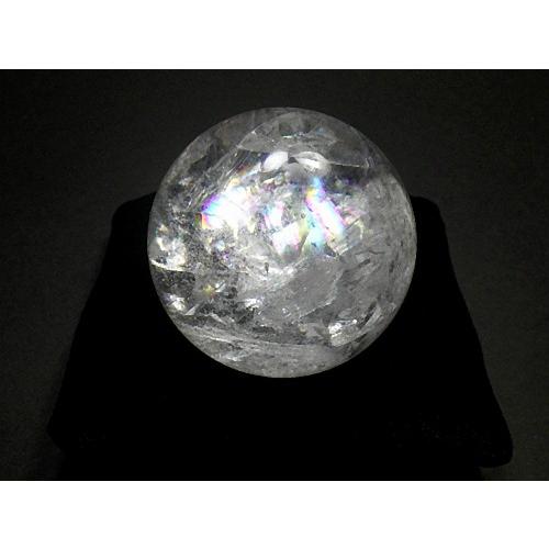 レインボークォーツ 天然水晶 ６１mm 丸玉 台座付き アイリスクォーツ スフィア 虹入り 水晶玉 ブラジル産 送料無料 No.０２の画像