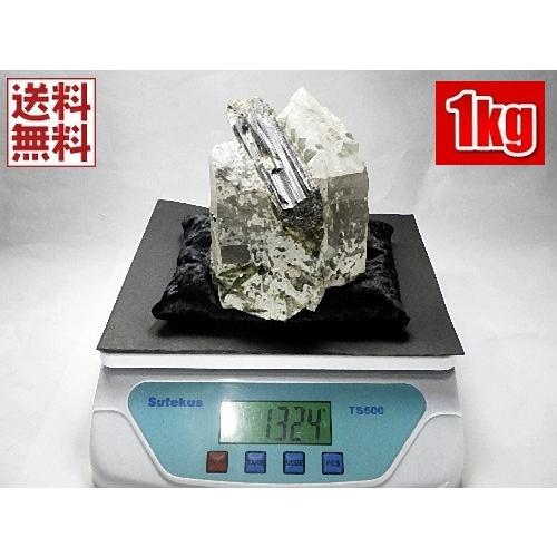 天然グリーントルマリン母岩付き 1．3kg 水晶原石
