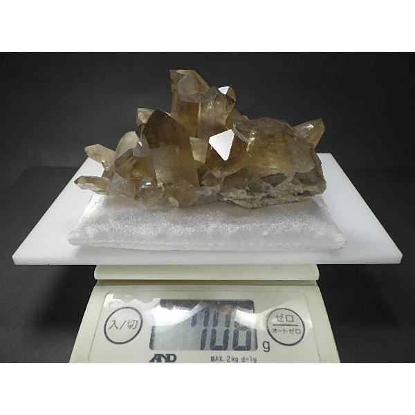 スモーキークォーツクラスター 重さ 708g 煙水晶 台座クッション